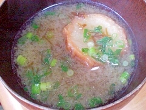 今日のお汁！　「仙台麩と豆、モズクの味噌汁」　♪♪